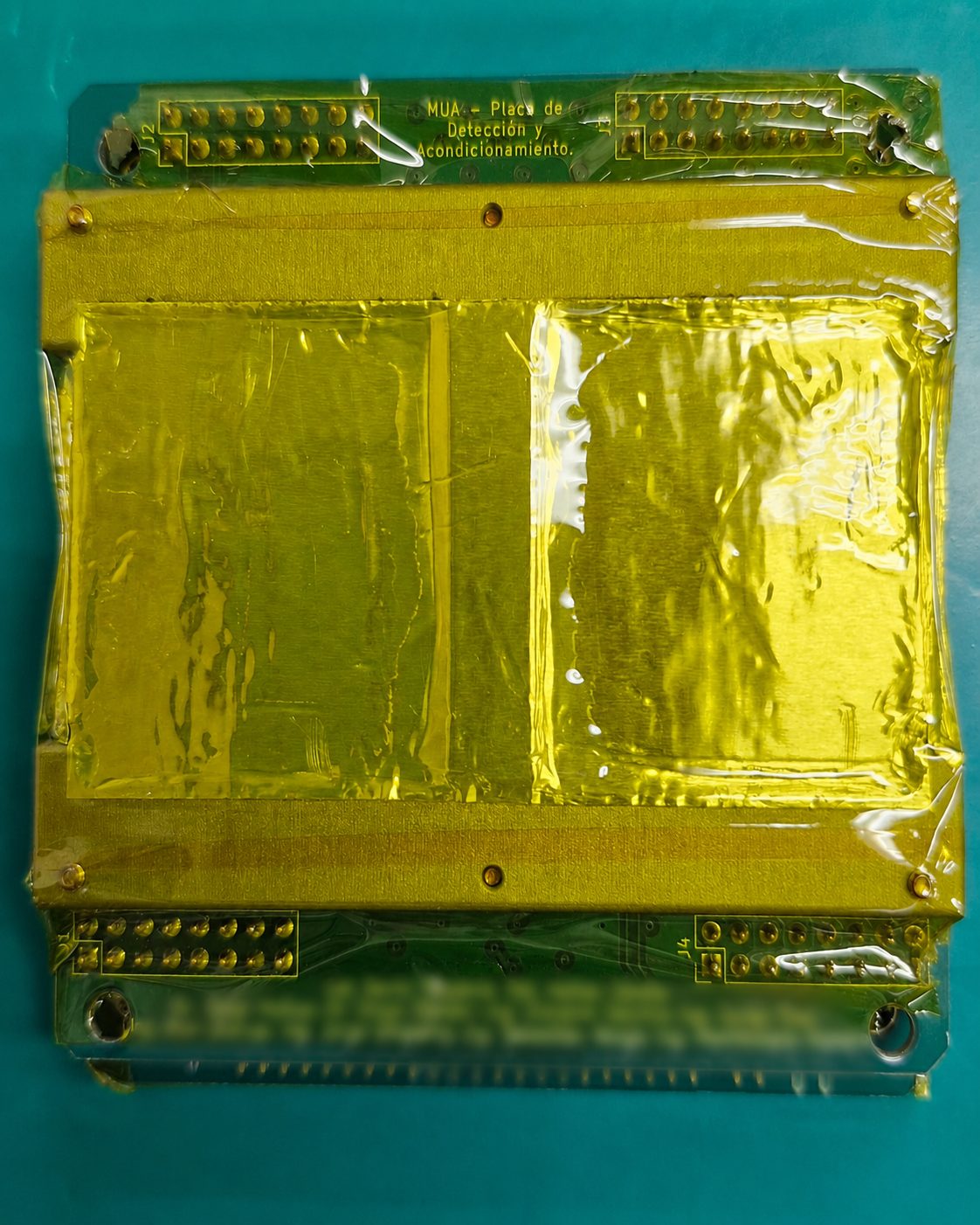 Configuración integrada de dos placas del Flight Model de MUA preparada para su instalación en el GuaraníSat-2.