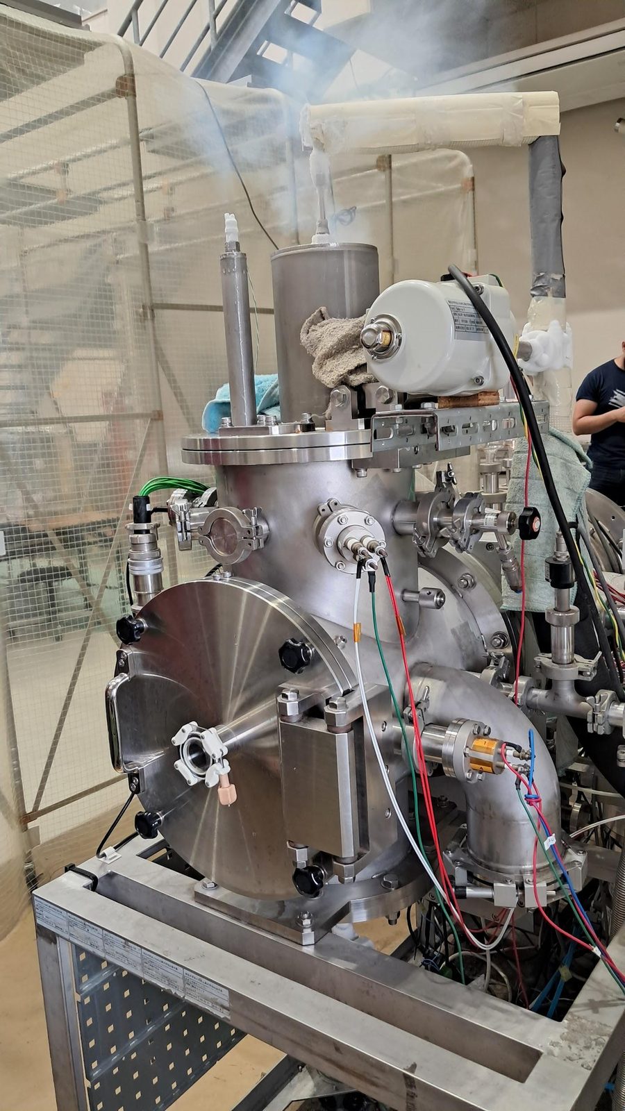 Cámara de vacío utilizada para el ensayo TVAC del GuaraníSat-2.